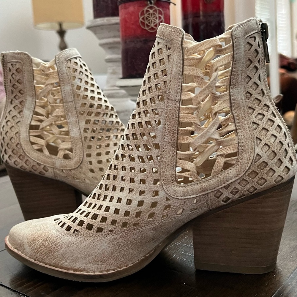 Coconuts By Matisse - image 1